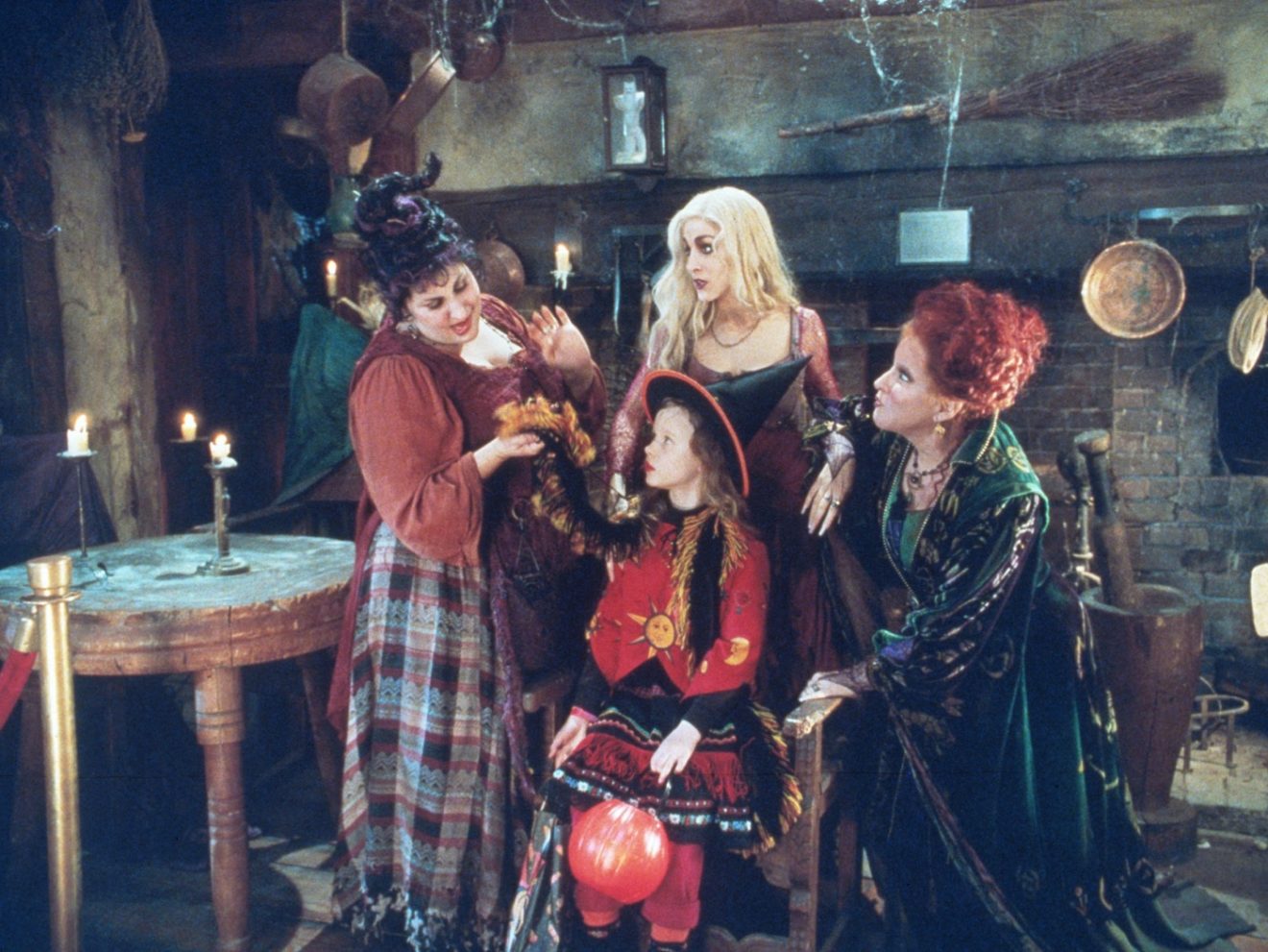 Everything You Need To Know About Hocus Pocus 2 Interviewer PR