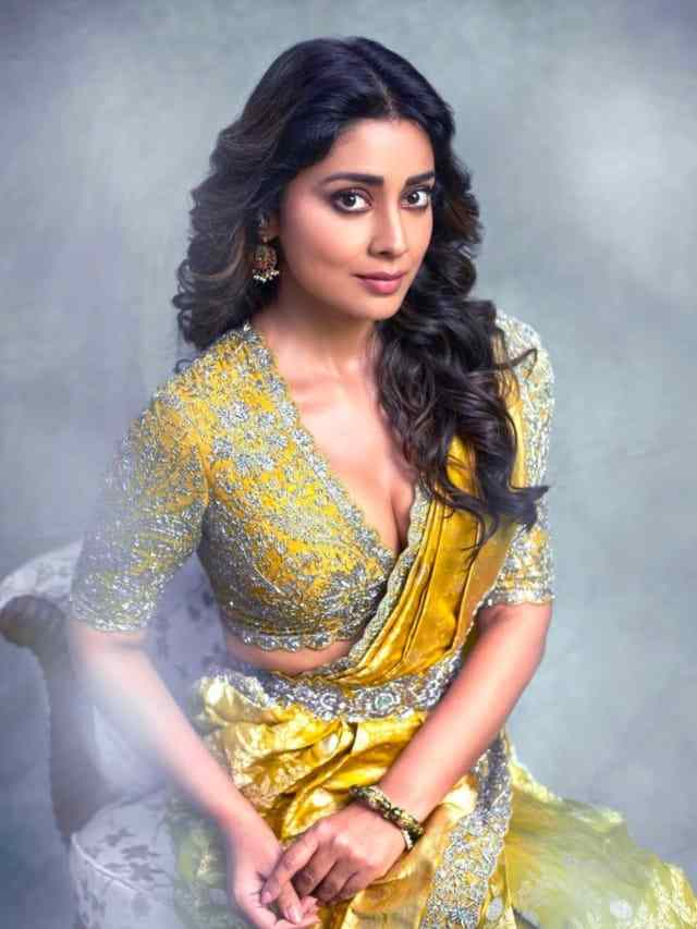 Shriya crossed the limits of boldness by taking off her jacket » Biography Wallah